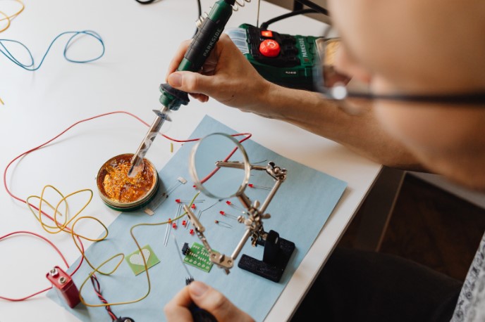 флюс или паяльная паста для пайки электроники